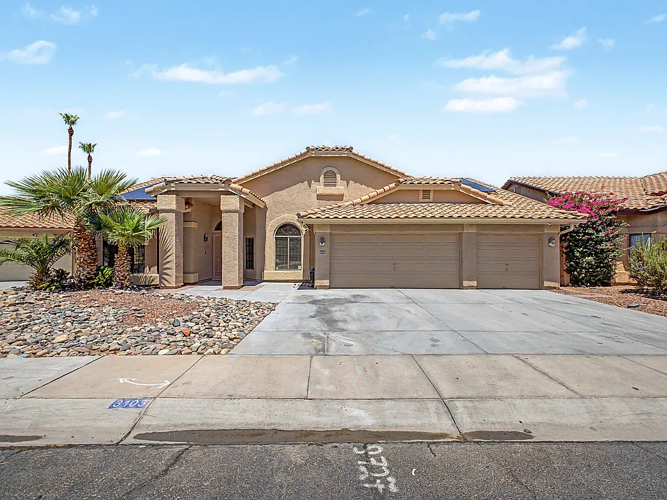 3103 N Meadow Ln