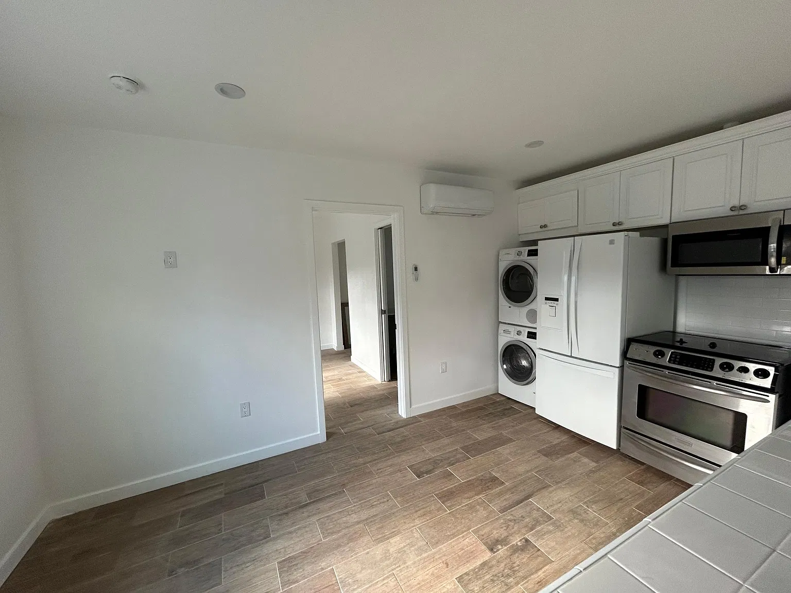1 bed, 360 sqft, $2,000 — Photo 3