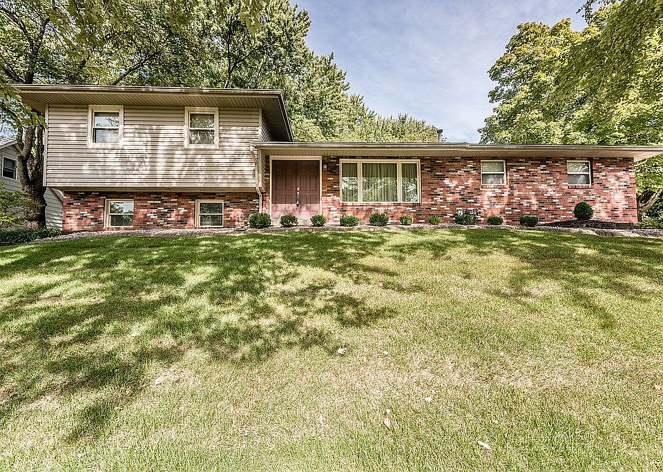 1st image of 28 Hickory Hill Ln