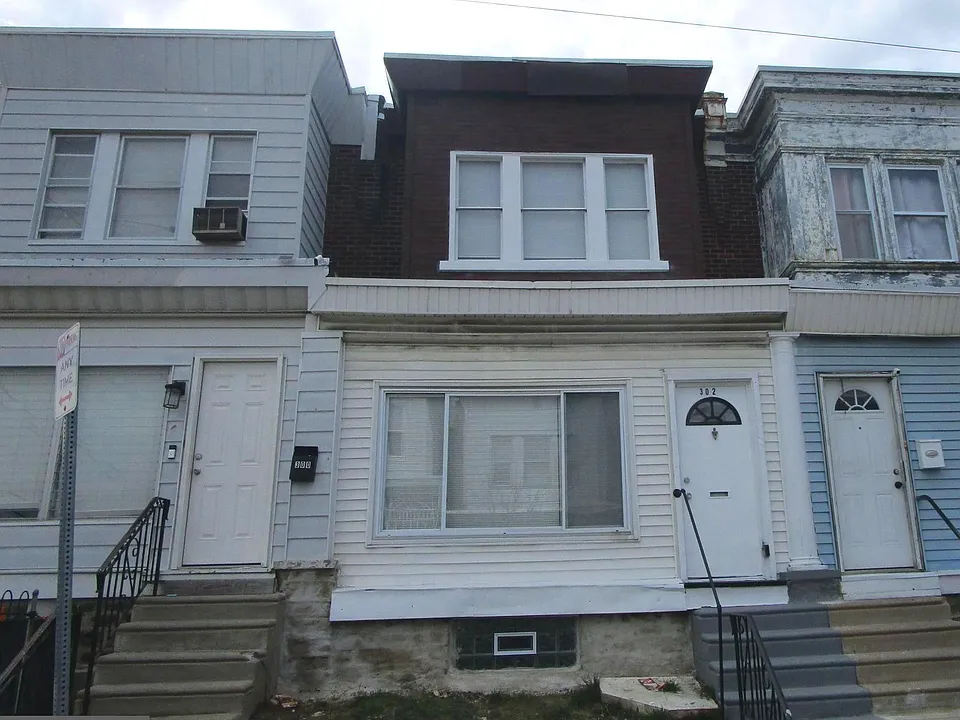 302 W Louden St