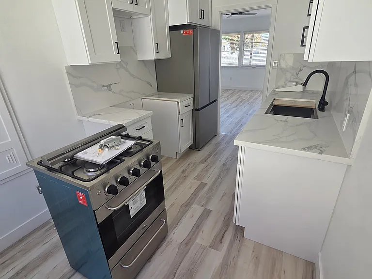 1811 Ocean Park Blvd #E — Photo 8
