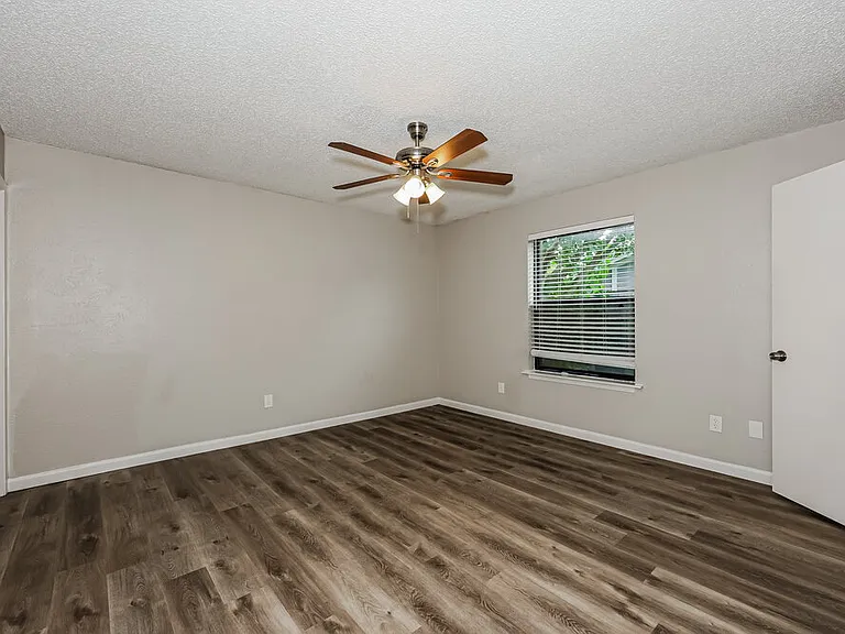 933 Lemontree Dr — Photo 9