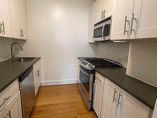 5th image of 120 W 23rd St APT 15A
