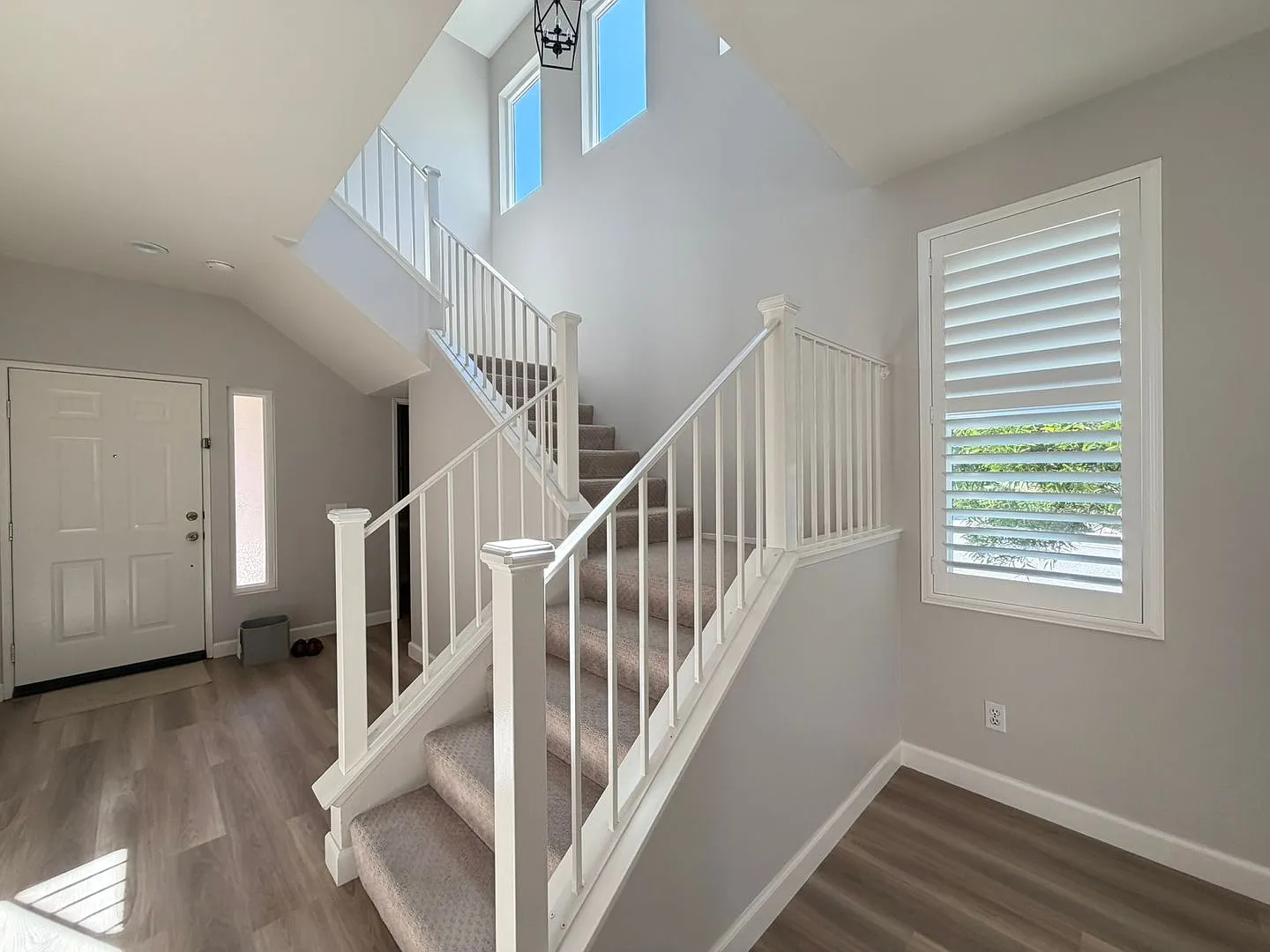 Beautiful 3BR Home in Gated Eastlake Greens Community! — Photo 3
