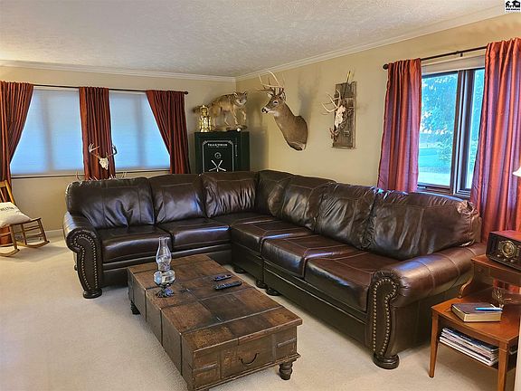 2nd image of 102 S Estates Dr