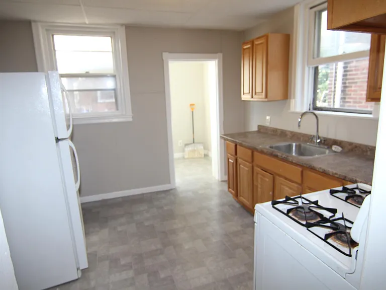 226 Linton St — Photo 4