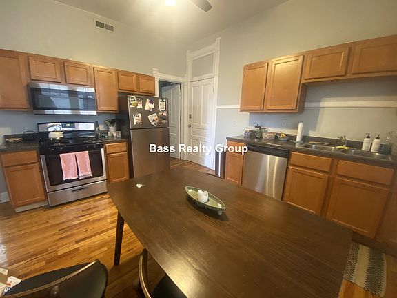 3rd image of 1075 N Hermitage Ave APT 2F