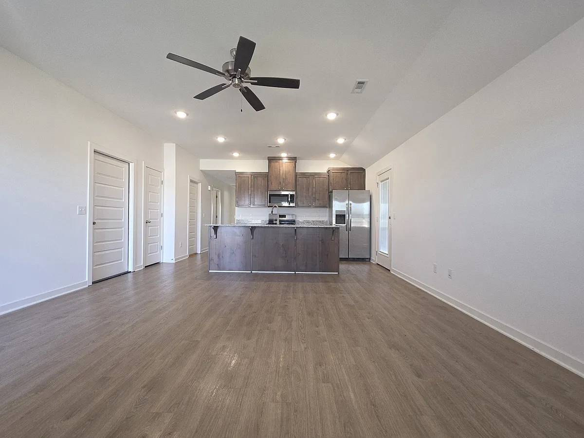 Building Photo - 603 W Christopher Dr #A