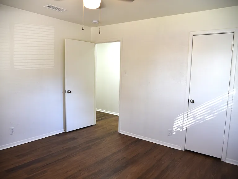 1212 Desiree Ln — Photo 25