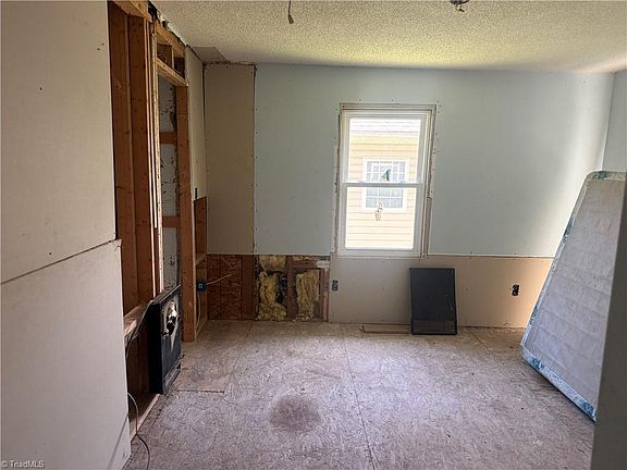 4th image of 213 W Decatur St