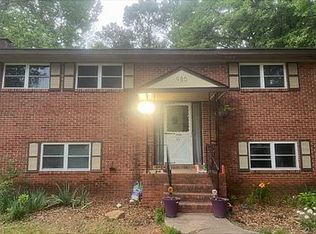 980 Pineglen Dr, Forest Park, GA 30297