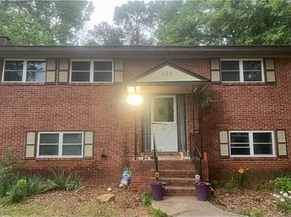 980 Pineglen Dr, Forest Park, GA 30297