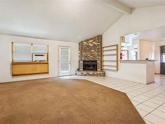 3rd image of 324 Drury Ln