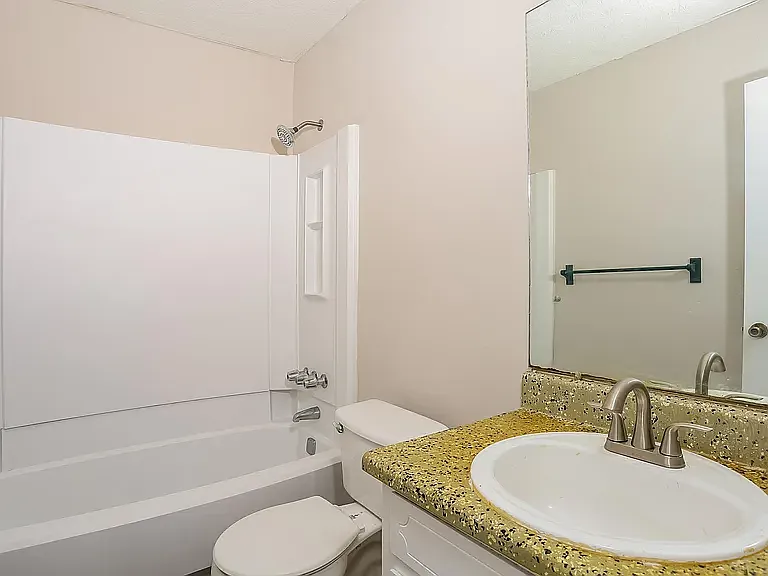 150 Spring Valley Cir — Photo 4