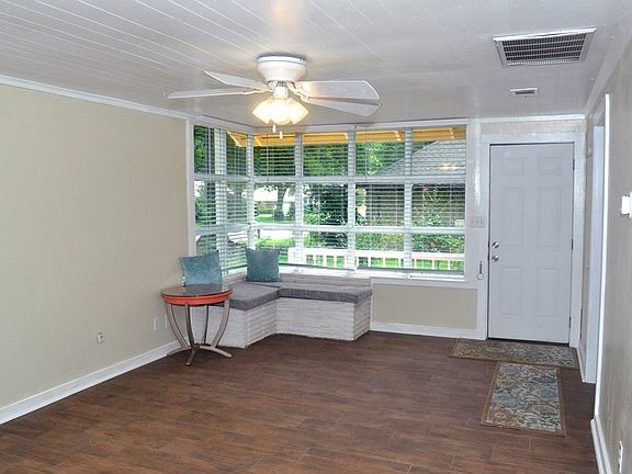 2nd image of 608 Woodway Ln