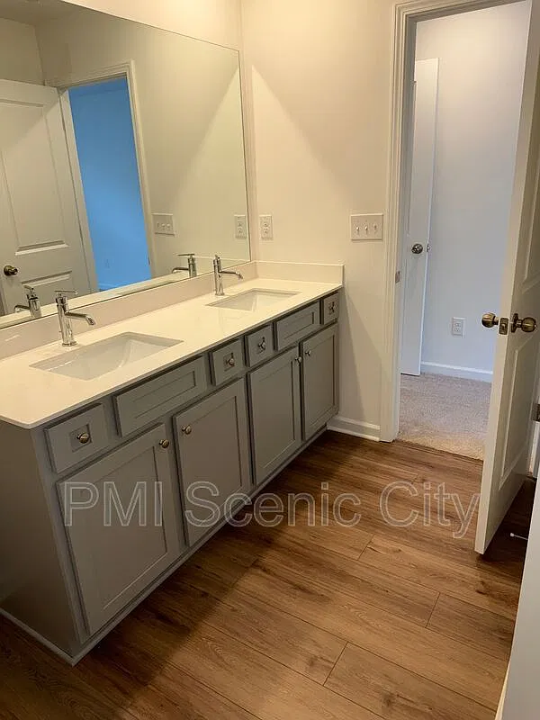 3 bed, 3.5 bath, 1463 sqft, $2,399 — Photo 4