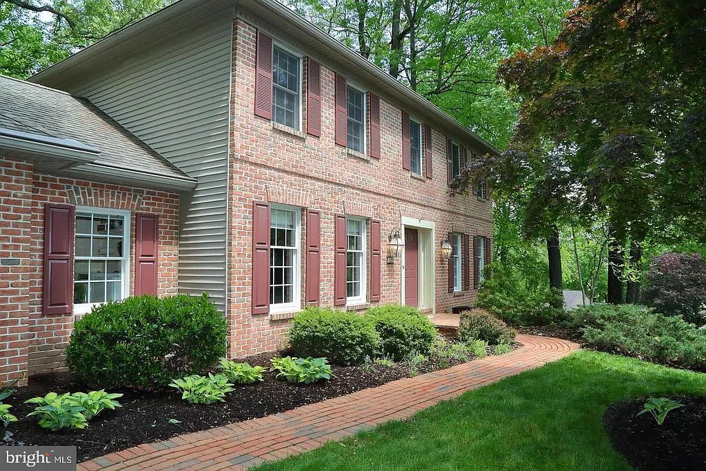 308 Winding Hill Dr photo 1