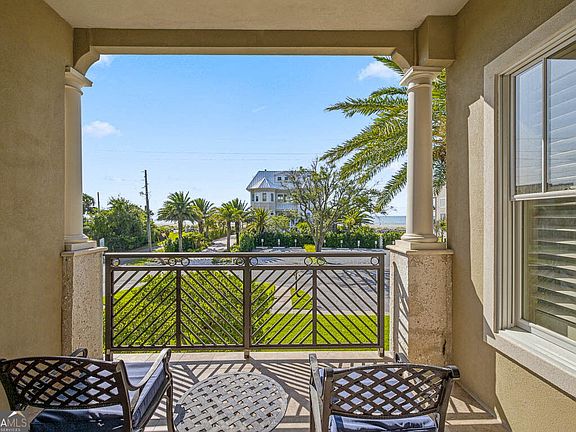 4th image of 1015 Beachview Dr