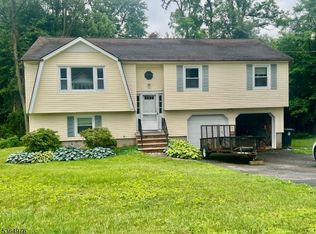 16 Kearney Ave, Whippany, NJ 07981