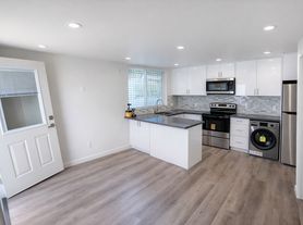 23513 Victory Blvd, West Hills, CA