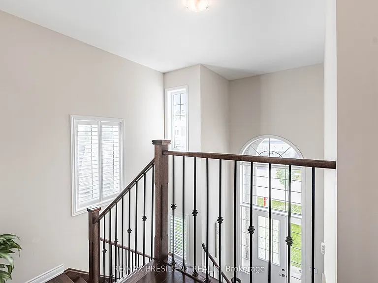 16 Monarch Dr — Photo 33
