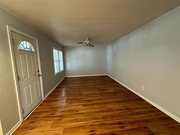 3rd image of 1113 N Redbud Dr