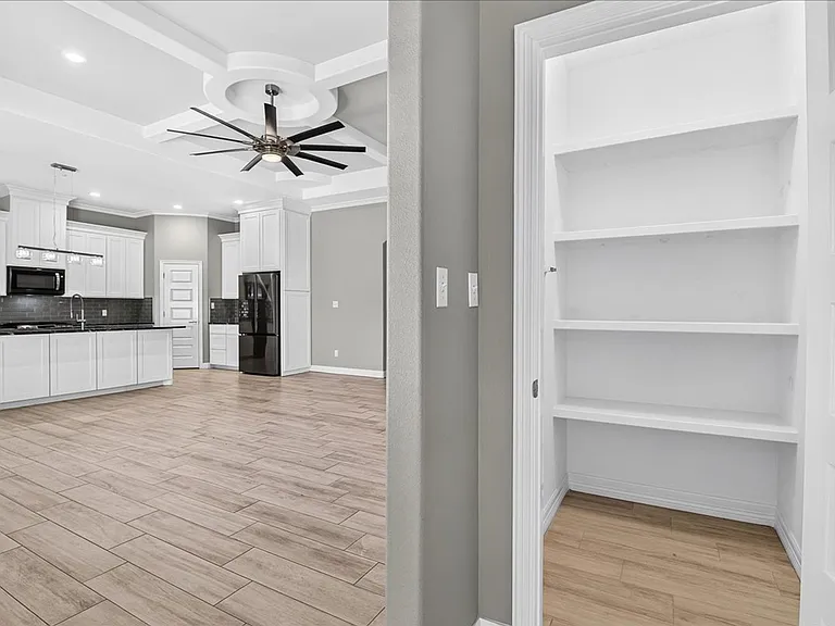 6718 Stuyvesant Ct — Photo 43