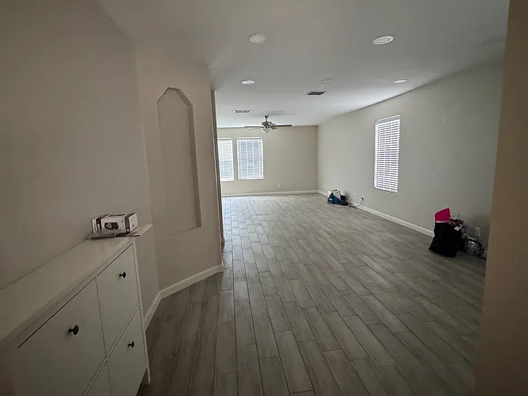 12818 Capri — Photo 1
