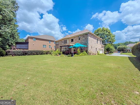 2nd image of 40 Village Green Ct SW