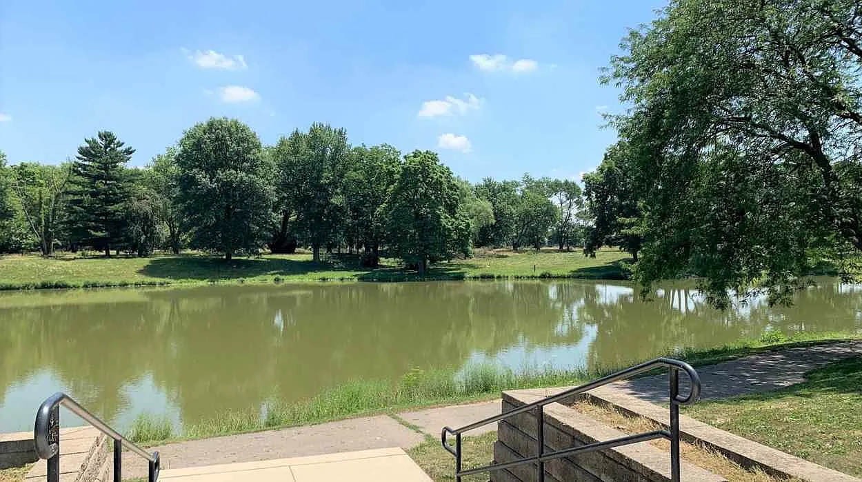 Avon Lakes Estates — Photo 4
