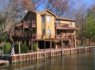 974 Riverside Dr, Vermilion, OH 44089