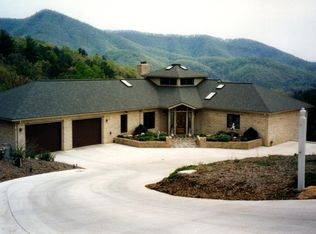 1880 Mountainside Dr, Blacksburg, VA 24060