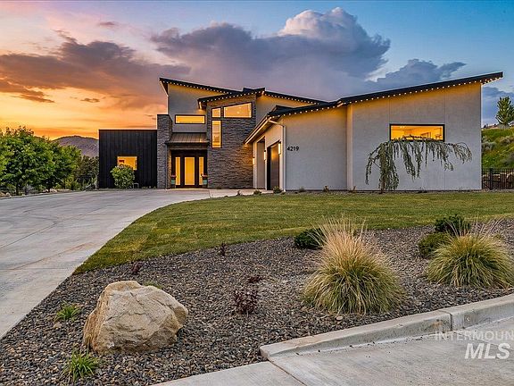 3rd image of 4219 N Goshawk Way
