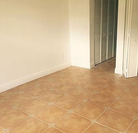5th image of 1610 Lenox Ave APT 0203
