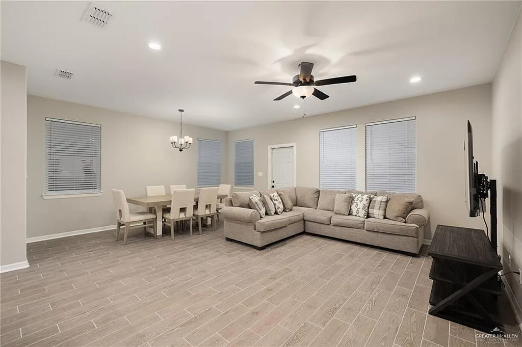4 bed, 2.0 bath, 1609 sqft, $2,300 — Photo 3
