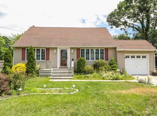 251 W 4th St, Deer Park, NY 11729