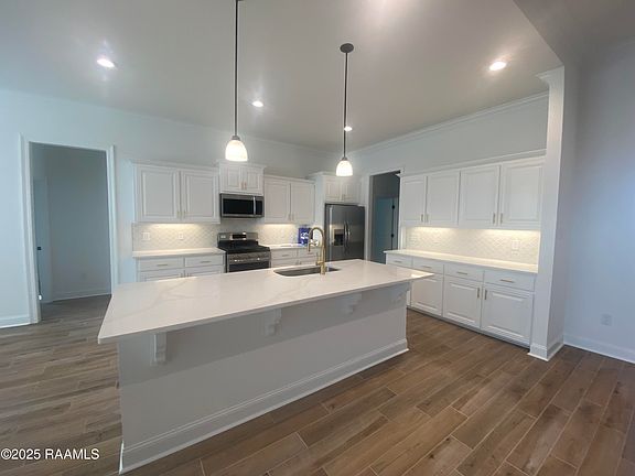 3rd image of 407 Breck Ave