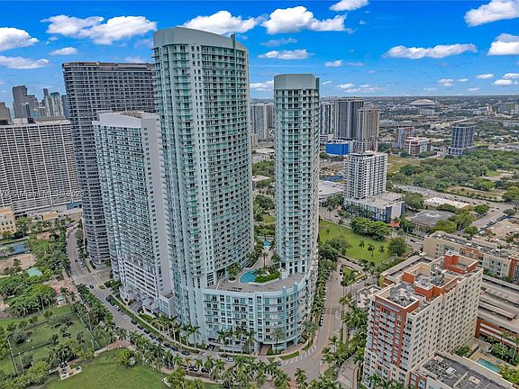 2nd image of 1900 N Bayshore Dr APT 3610