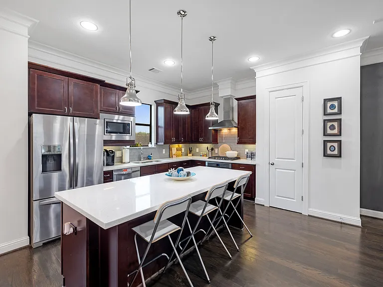 732 W 20th St #B — Photo 11
