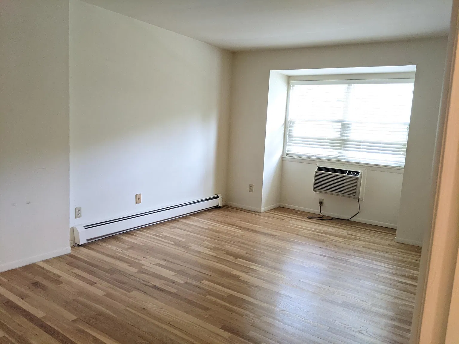1 bed, 900 sqft, $1,945 — Photo 4