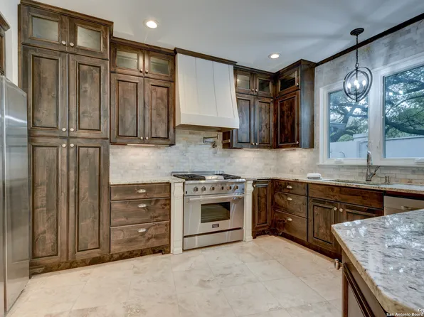 2 N RUE CHARLES, San Antonio, TX 78217