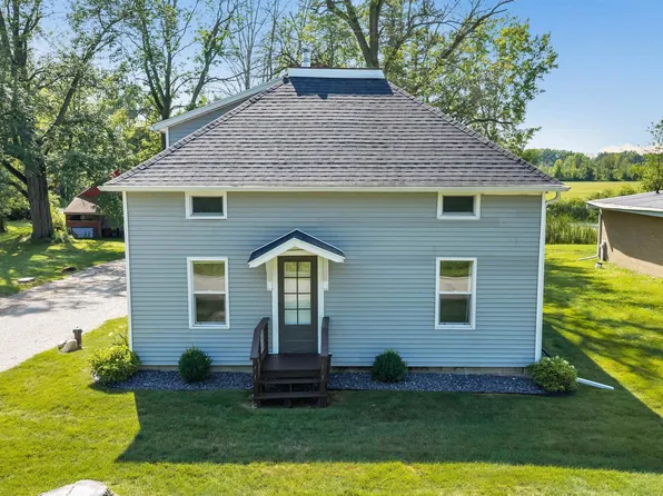 1139 Grosse Rd, Little Suamico, WI 54141