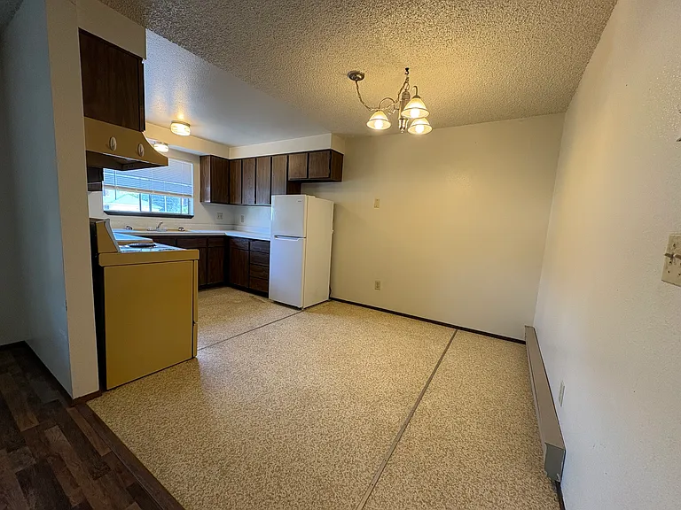 933 Anderson Ave — Photo 2