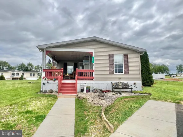 2002 W Main St Trailer 32, Ephrata, PA 17522