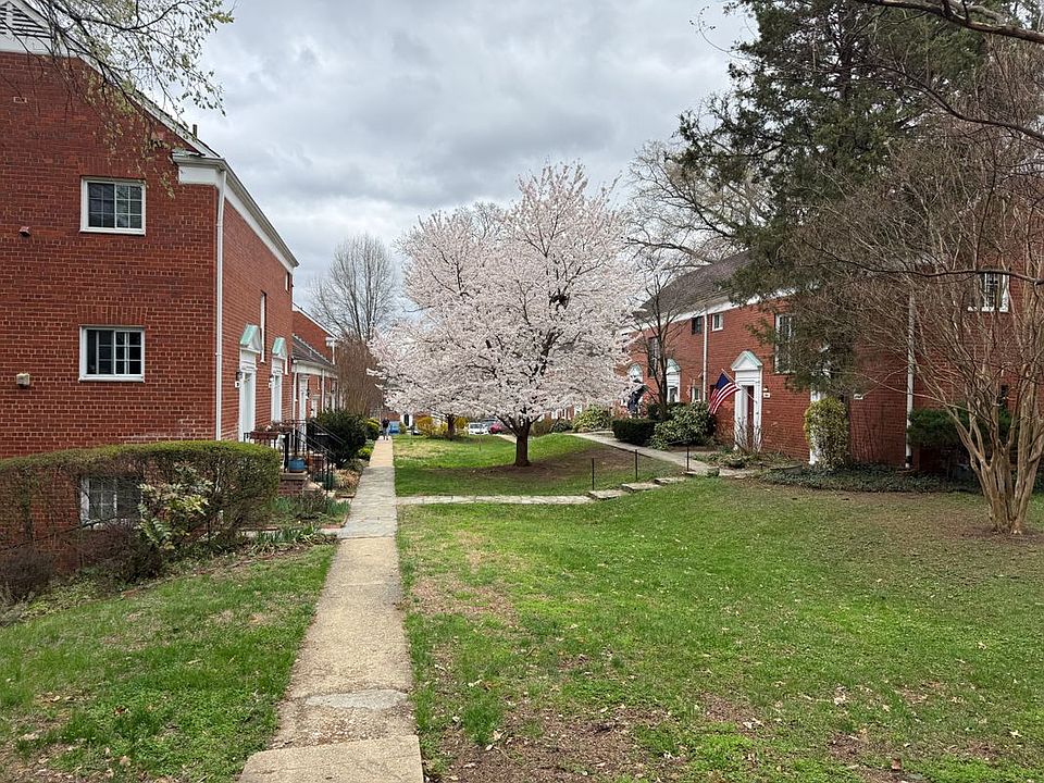 2nd image of 1921 N Quaker Ln