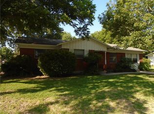 306 Walnut St, Grandview, TX 76050