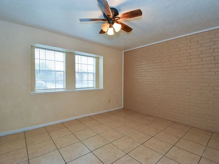 1507 Barcelona Way — Photo 13