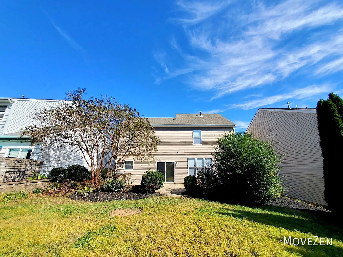 3565 Catawba Creek Dr Gastonia NC 28056 Modern Open Concept, Manicured Yard, Pool — Photo 3