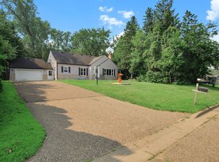 770 Viking Dr E, Maplewood, MN 55117