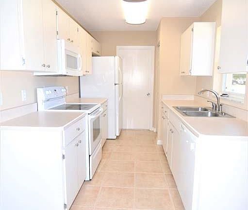 4th image of 32 Pine Hill Ln